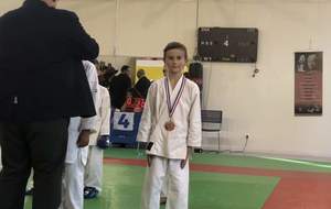 Benjamins -25kg :
Victor montre sur la troisième marche du podium.